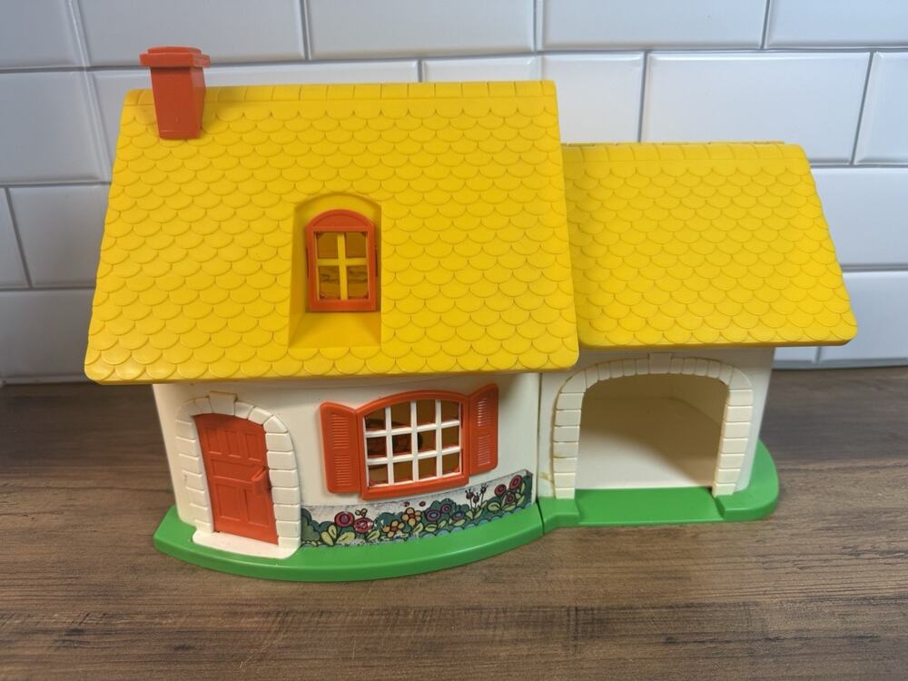 Vintage Hasbro Weebles 1973 Cottage Only